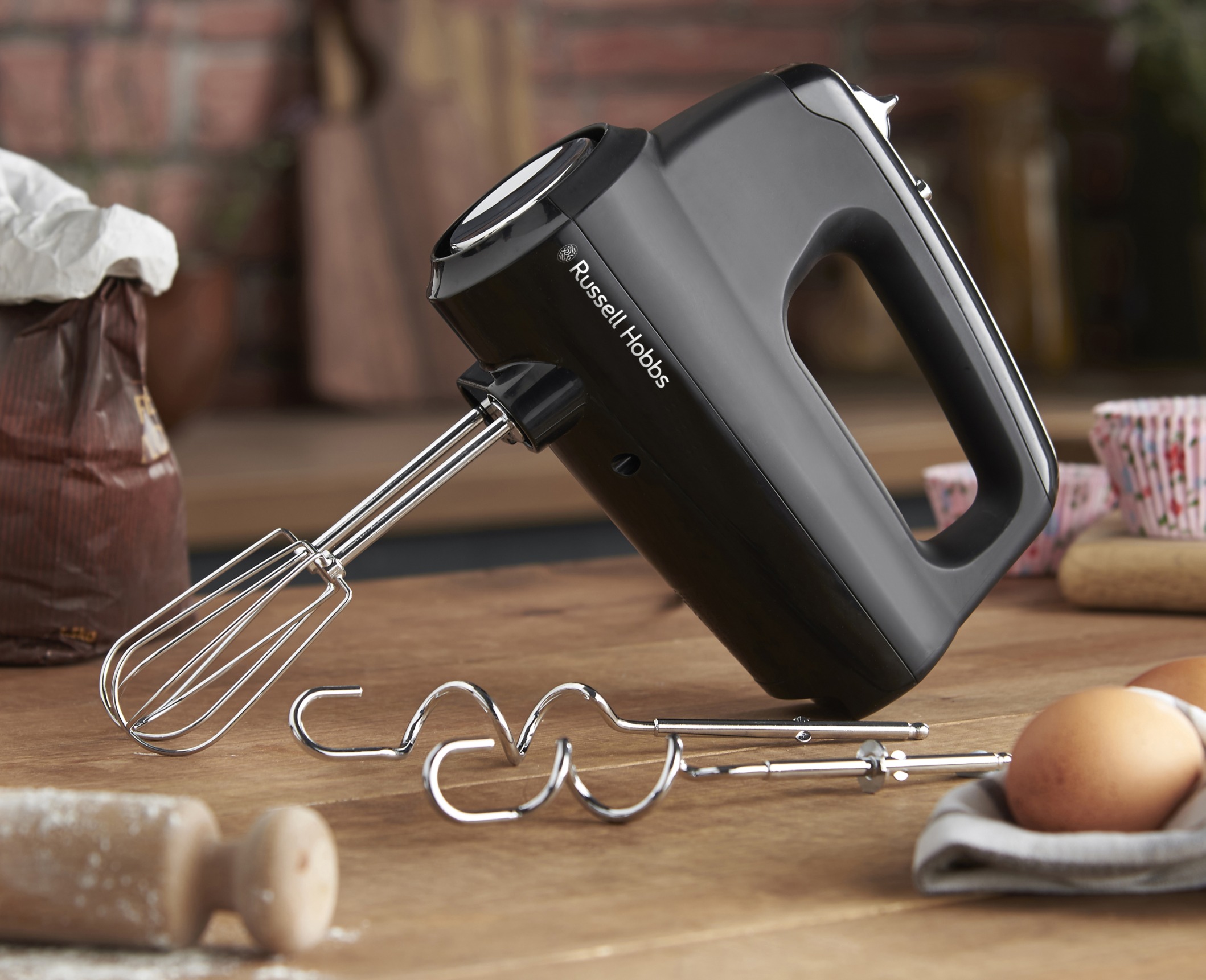 **Håndmikser Russell Hobbs. matt svart, 350W** **Håndmikser Russell Hobbs. matt svart, 350W**